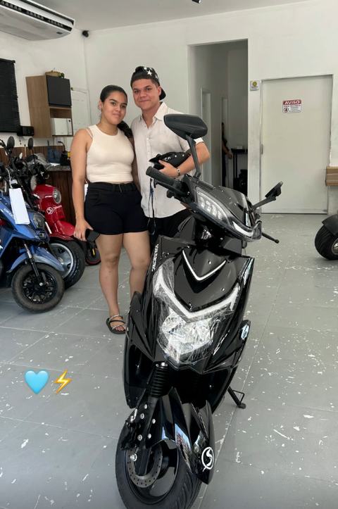Cliente Soul Electric com scooter elétrica