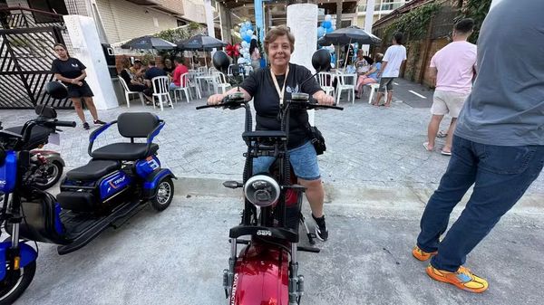 Pássaros do Asfalto, moto clube de clientes da Soul Electric